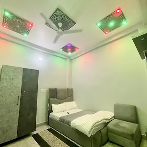 https://house-prakash-fully-air-conditioned-hotel-at-prime.hotels-varanasi.com